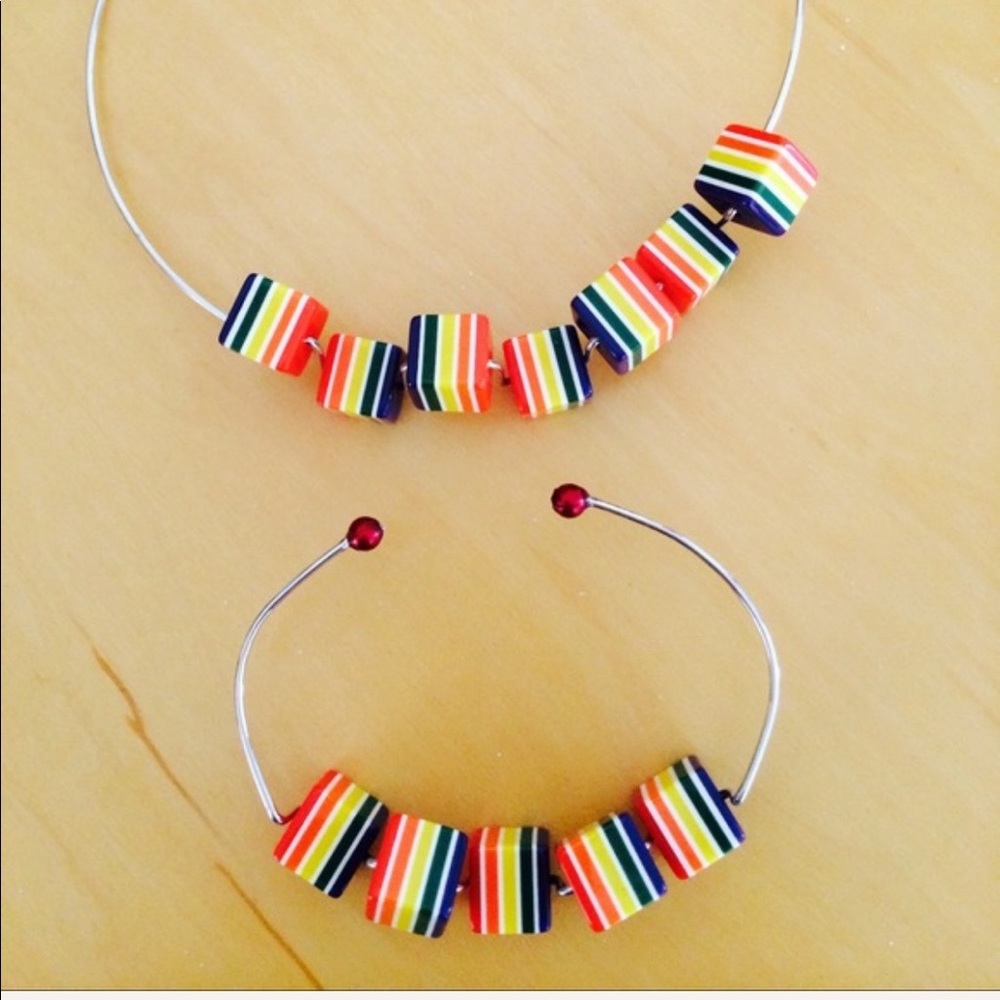 Wire chocked and bracelets set